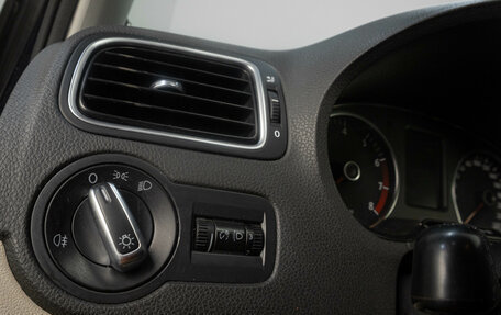 Volkswagen Polo VI (EU Market), 2010 год, 669 000 рублей, 11 фотография