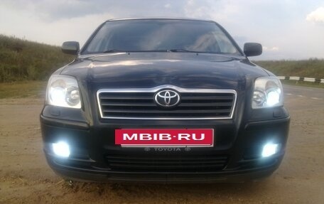 Toyota Avensis III рестайлинг, 2005 год, 650 000 рублей, 2 фотография