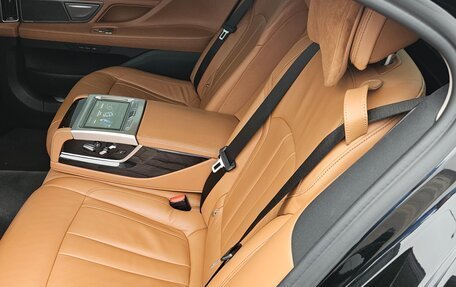 BMW 7 серия, 2018 год, 3 200 000 рублей, 13 фотография