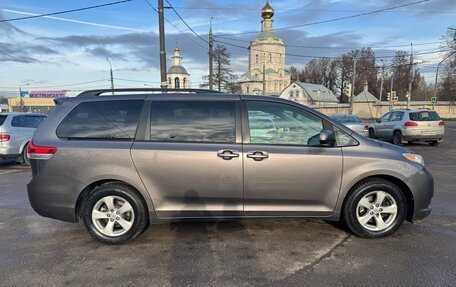 Toyota Sienna III, 2010 год, 1 700 000 рублей, 4 фотография