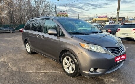 Toyota Sienna III, 2010 год, 1 700 000 рублей, 2 фотография