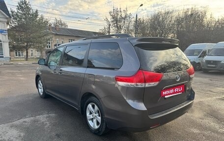 Toyota Sienna III, 2010 год, 1 700 000 рублей, 7 фотография