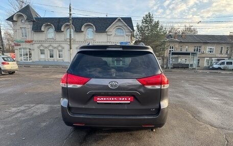 Toyota Sienna III, 2010 год, 1 700 000 рублей, 6 фотография