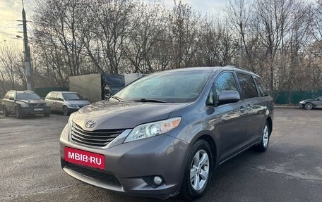 Toyota Sienna III, 2010 год, 1 700 000 рублей, 3 фотография