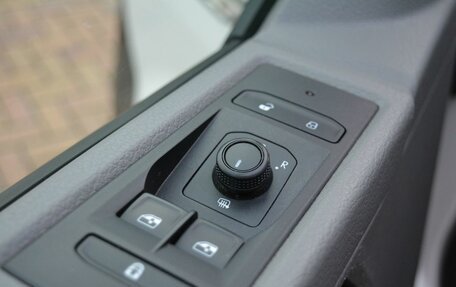 Volkswagen Transporter T6 рестайлинг, 2021 год, 3 949 000 рублей, 21 фотография