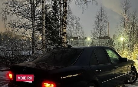 Mercedes-Benz E-Класс, 1998 год, 350 000 рублей, 4 фотография