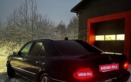 Mercedes-Benz E-Класс, 1998 год, 350 000 рублей, 2 фотография