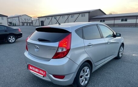 Hyundai Solaris II рестайлинг, 2013 год, 850 000 рублей, 4 фотография