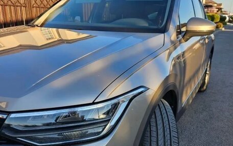 Volkswagen Tiguan II, 2021 год, 2 750 000 рублей, 1 фотография