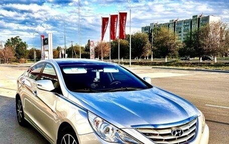 Hyundai Sonata VI, 2011 год, 1 050 000 рублей, 1 фотография