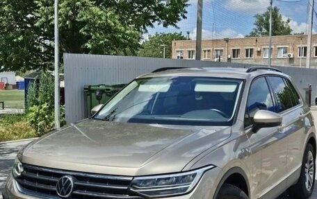 Volkswagen Tiguan II, 2021 год, 2 750 000 рублей, 3 фотография