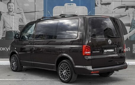 Volkswagen Multivan T5, 2015 год, 2 225 000 рублей, 2 фотография