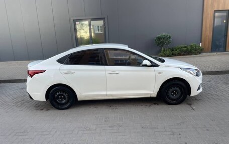 Hyundai Solaris II рестайлинг, 2017 год, 725 000 рублей, 5 фотография