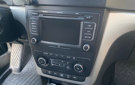 Skoda Yeti I рестайлинг, 2013 год, 1 000 000 рублей, 17 фотография