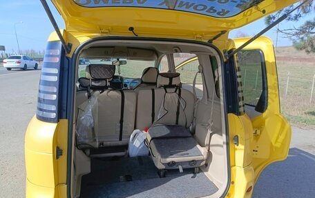 Toyota Sienta I, 2004 год, 650 000 рублей, 2 фотография