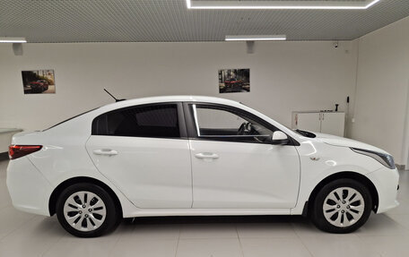 KIA Rio IV, 2019 год, 999 000 рублей, 4 фотография