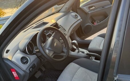 Chevrolet Cruze II, 2010 год, 499 999 рублей, 6 фотография