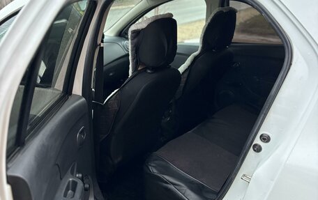 Renault Logan II, 2017 год, 290 000 рублей, 8 фотография