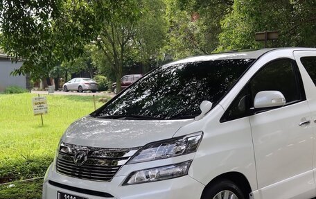 Toyota Vellfire I, 2013 год, 1 750 000 рублей, 6 фотография