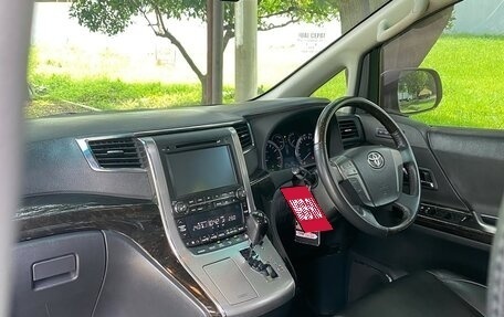 Toyota Vellfire I, 2013 год, 1 750 000 рублей, 14 фотография
