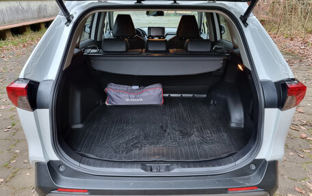 Toyota RAV4, 2022 год, 4 200 000 рублей, 5 фотография