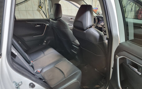 Toyota RAV4, 2022 год, 4 200 000 рублей, 9 фотография