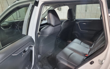 Toyota RAV4, 2022 год, 4 200 000 рублей, 10 фотография