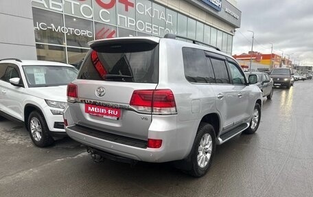 Toyota Land Cruiser 200, 2015 год, 5 999 000 рублей, 4 фотография