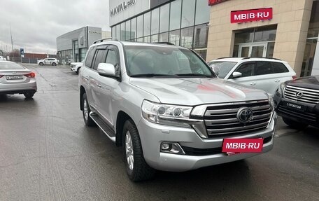 Toyota Land Cruiser 200, 2015 год, 5 999 000 рублей, 3 фотография