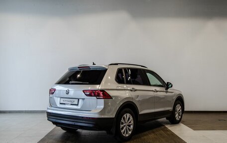 Volkswagen Tiguan II, 2019 год, 2 200 000 рублей, 2 фотография