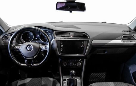 Volkswagen Tiguan II, 2019 год, 2 200 000 рублей, 13 фотография