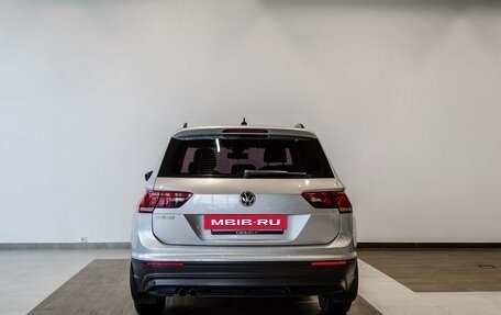 Volkswagen Tiguan II, 2019 год, 2 200 000 рублей, 4 фотография