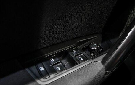 Volkswagen Tiguan II, 2019 год, 2 200 000 рублей, 21 фотография