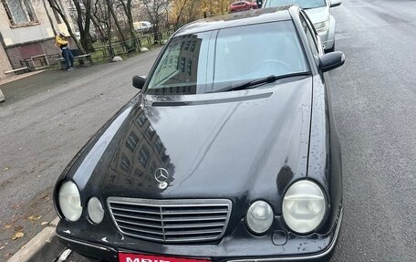 Mercedes-Benz E-Класс, 2000 год, 800 000 рублей, 1 фотография