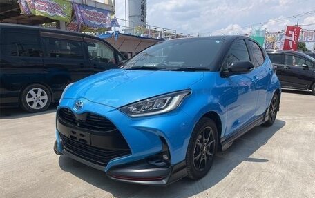 Toyota Yaris, 2022 год, 880 001 рублей, 2 фотография