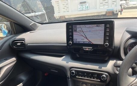 Toyota Yaris, 2022 год, 880 001 рублей, 22 фотография