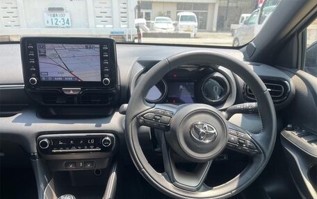 Toyota Yaris, 2022 год, 880 001 рублей, 16 фотография