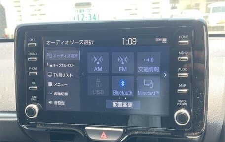 Toyota Yaris, 2022 год, 880 001 рублей, 17 фотография