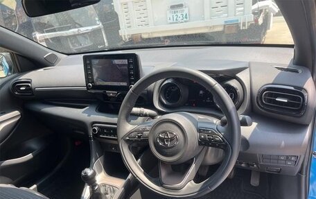 Toyota Yaris, 2022 год, 880 001 рублей, 21 фотография