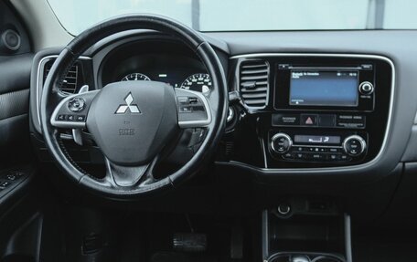 Mitsubishi Outlander III рестайлинг 3, 2014 год, 1 619 000 рублей, 10 фотография