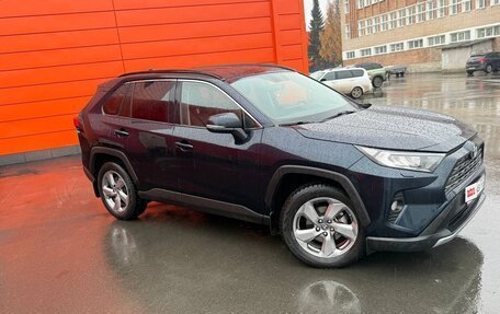Toyota RAV4, 2019 год, 2 950 000 рублей, 2 фотография