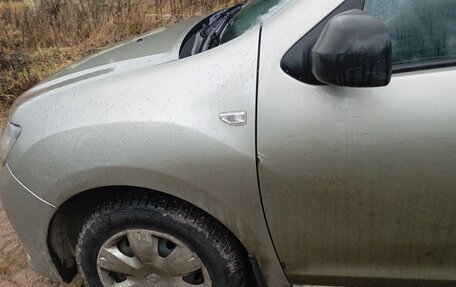 Renault Logan II, 2017 год, 450 000 рублей, 4 фотография