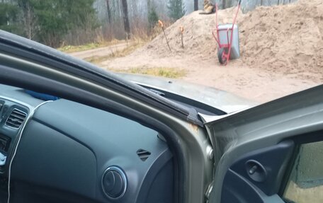 Renault Logan II, 2017 год, 450 000 рублей, 10 фотография