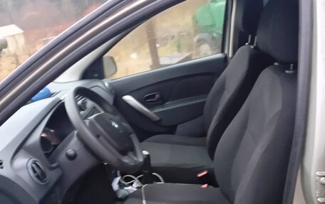 Renault Logan II, 2017 год, 450 000 рублей, 17 фотография