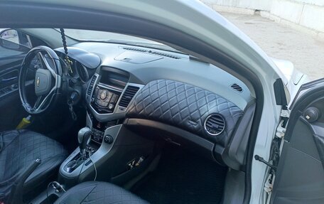 Chevrolet Cruze II, 2010 год, 640 000 рублей, 6 фотография