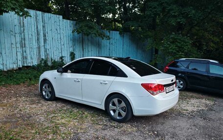 Chevrolet Cruze II, 2010 год, 640 000 рублей, 3 фотография