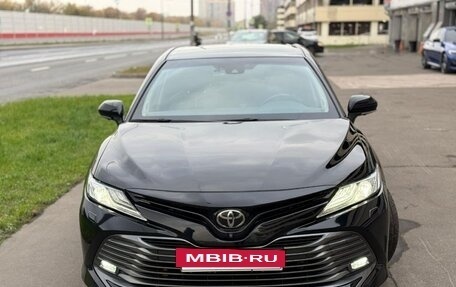 Toyota Camry, 2019 год, 2 990 000 рублей, 4 фотография