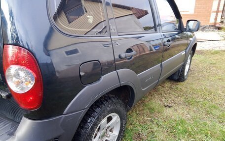 Chevrolet Niva I рестайлинг, 2012 год, 620 000 рублей, 3 фотография