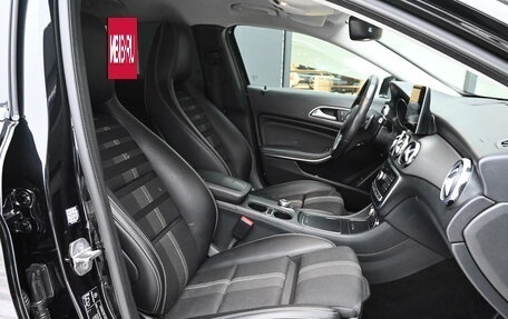 Mercedes-Benz GLA, 2019 год, 2 750 000 рублей, 14 фотография