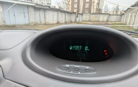 Toyota Vitz, 2001 год, 290 000 рублей, 2 фотография